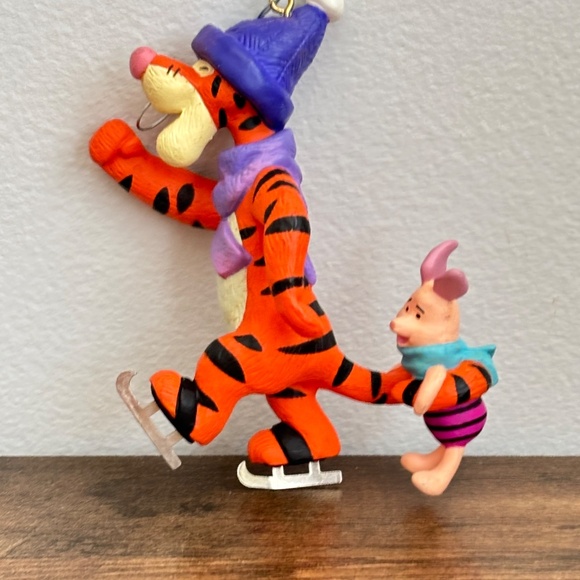 Vintage HALLMARK Keepsake 1993 TIGGER PIGLET Winnie The Pooh CHRISTMAS ORNAMENT - Picture 4 of 8
